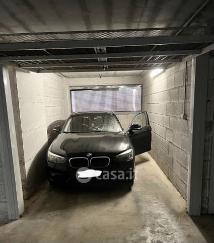 Box/posto auto in residenziale in Viale Leonida Tonelli