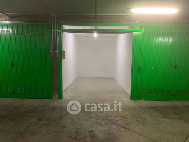 Garage/posto auto in residenziale in Via Envie 8