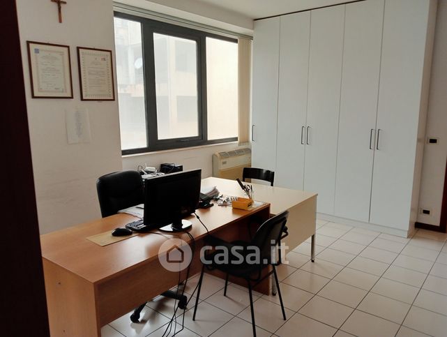 Ufficio in commerciale in Piazza Ancione 2