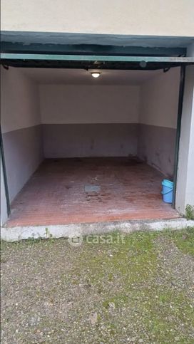 Box/posto auto in residenziale in Piazza Dante 1