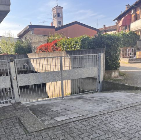 Box/posto auto in residenziale in Via IV Novembre