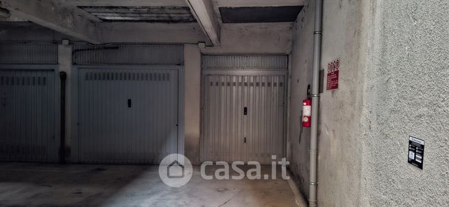 Box/posto auto in residenziale in Viale Isonzo 6