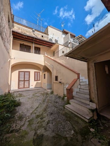 Casa indipendente in residenziale in Vico 1 Atellana