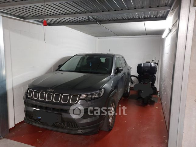 Box/posto auto in residenziale in Via Sant'Alberto sestri ponente 250