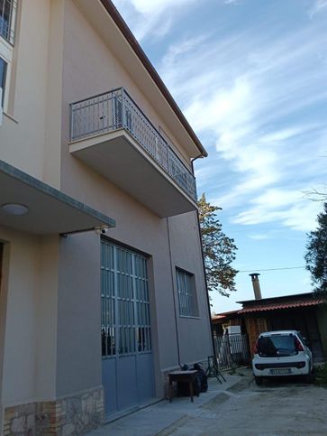 Casa bi/trifamiliare in residenziale in Via della Ginestra 17