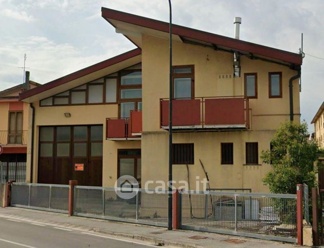 Capannone in commerciale in Via Stella