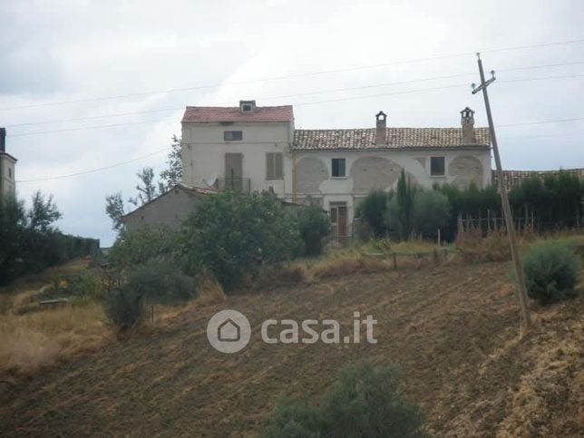 Rustico/casale in residenziale in Frazione Colle Campitelli 35