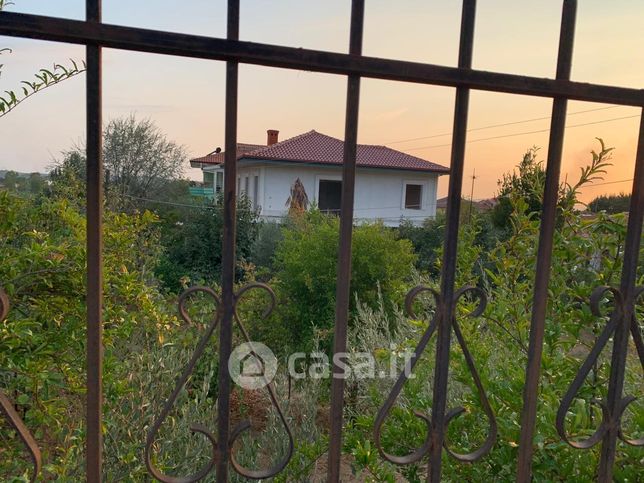 Casa indipendente in residenziale in 