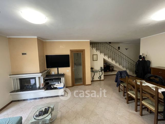 Villetta a schiera in residenziale in Via Martiri di Via Fani 26