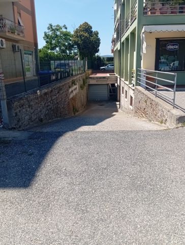 Box/posto auto in residenziale in Via Settevene Palo 59