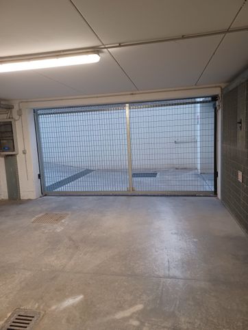 Box/posto auto in residenziale in Via Udine 60