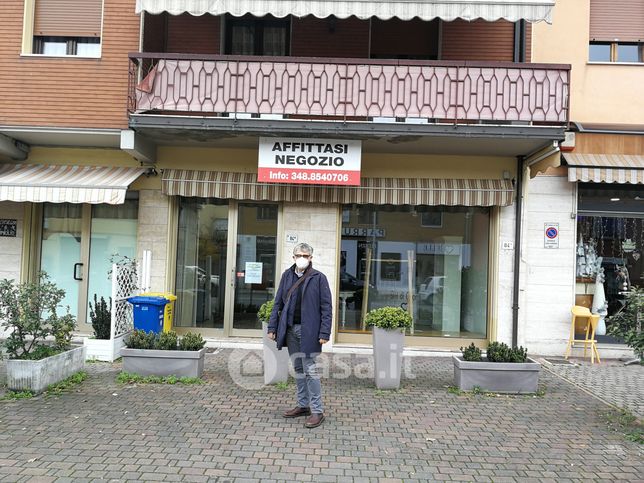 Negozio/locale commerciale in commerciale in Via Eugenio Bertini 84b