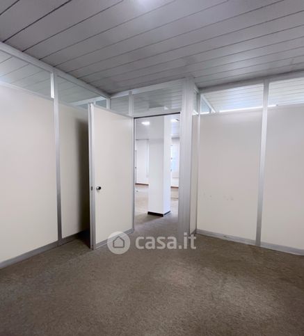 Ufficio in commerciale in Via Adige 86