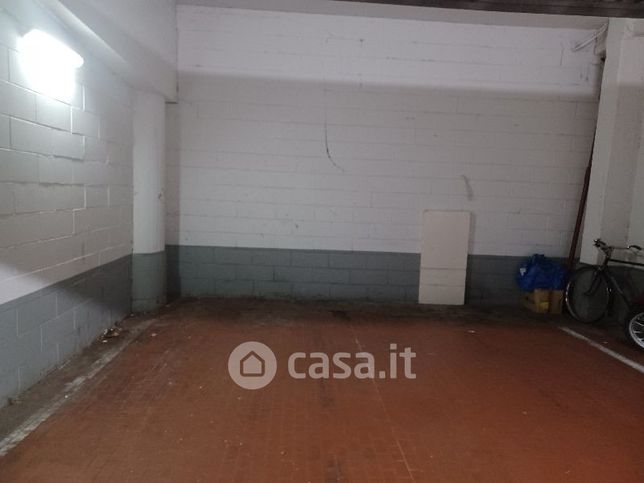 Garage/posto auto in residenziale in Via Milano 14