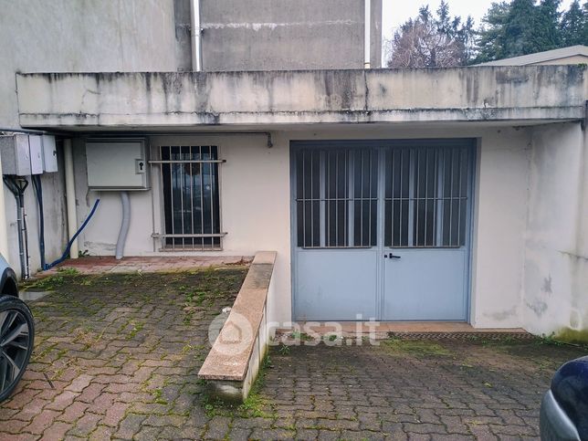 Garage/posto auto in residenziale in Via Trento 96