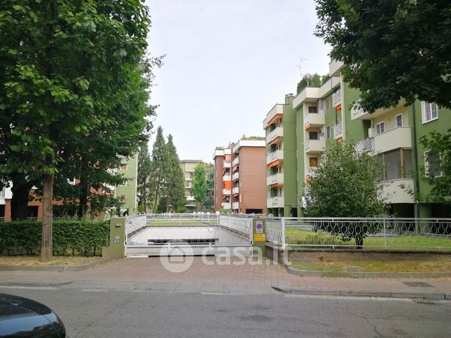Box/posto auto in residenziale in Via Carlo Pisacane 2