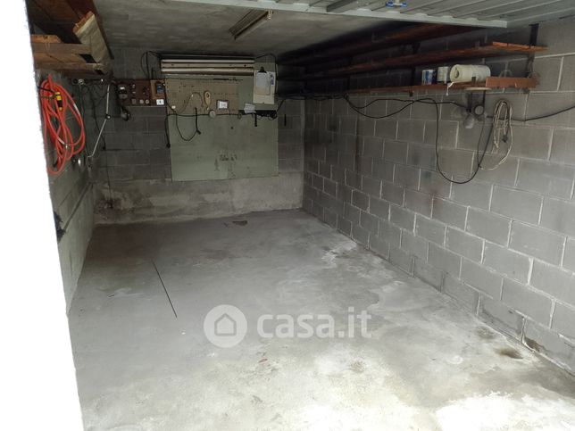 Box/posto auto in residenziale in Via Giuseppe Parini 74