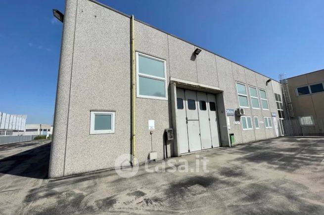 Capannone in commerciale in Via Piave 4