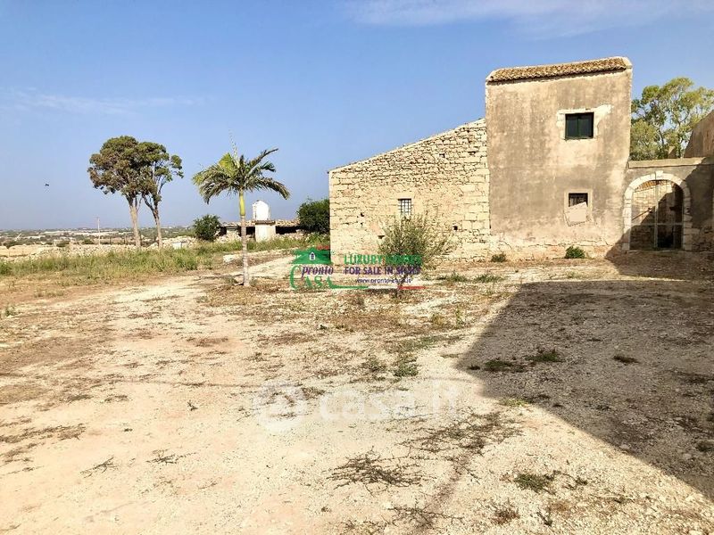 Rustici, Casali Con Giardino In Vendita A Ragusa In Zona Cerasella ...