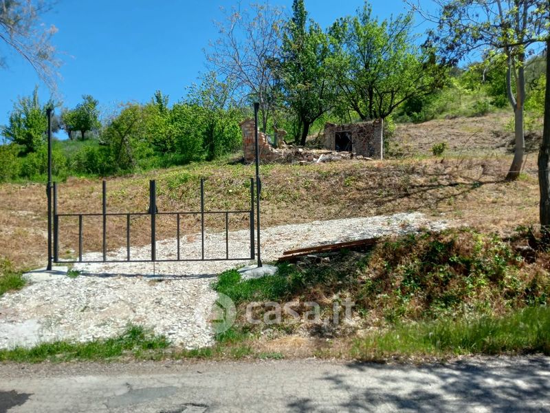 Terreni in vendita a Loreto Aprutino Casa.it