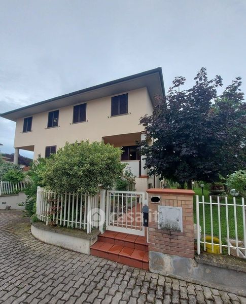 Casa Bifamiliare Trifamiliare in Vendita in zona Frassineto