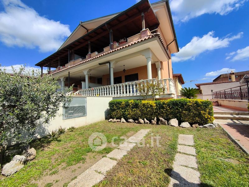 Case Indipendenti con giardino privato in vendita nel quartiere Torre AngelaTor Bella Monaca di Case Indipendenti con giardino privato in vendita nel quartiere Torre AngelaTor Bella Monaca di
