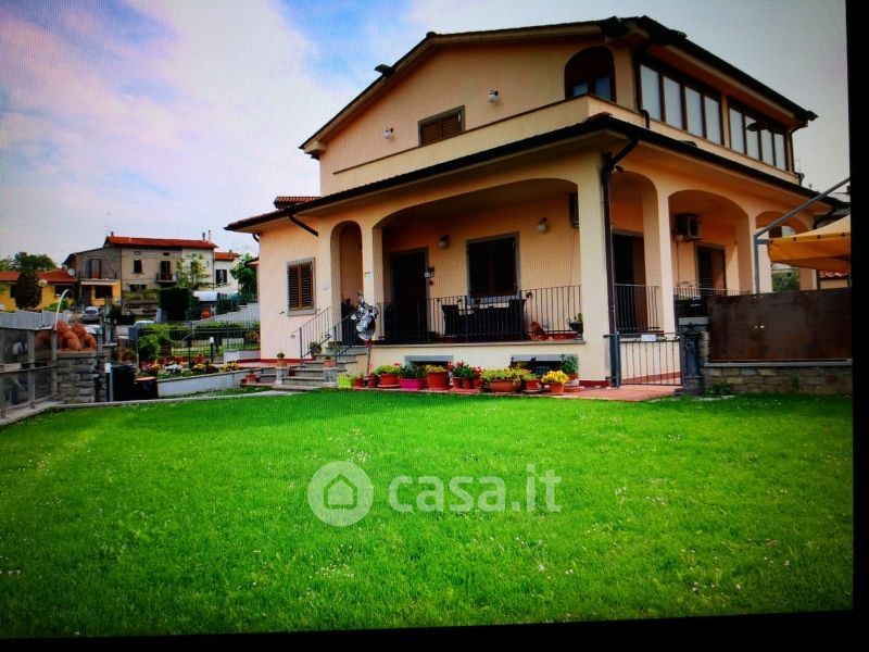 Villa in Vendita in zona Meridiana Pescaiola a Arezzo 305mq