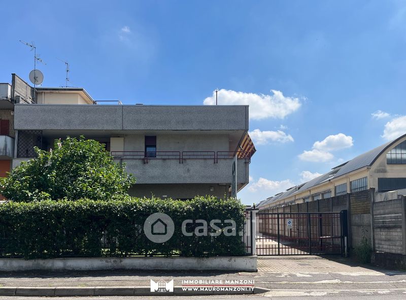 Edifici, stabili e palazzi in vendita a Milano vicino alla fermata