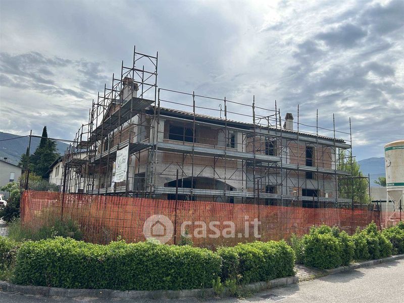 Case Bifamiliari, Trifamiliari In Vendita A Foligno - Casa.it