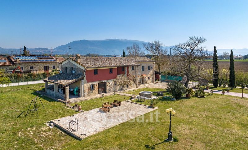 Rustici, Casali In Vendita A Bastia Umbra - Casa.it