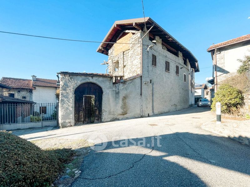 Rustici Casali Con Giardino Privato In Vendita A Gignese Casa It