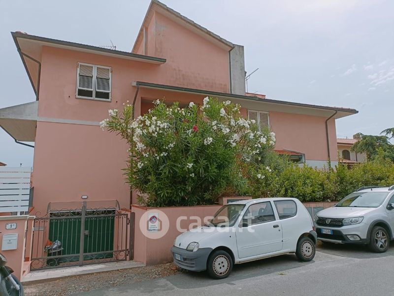 Villa In Vendita In Via Lago Di Garda A Rosignano Marittimo - 80mq 