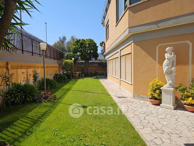 Ville in vendita nel quartiere Castel Fusano di Roma Casa.it