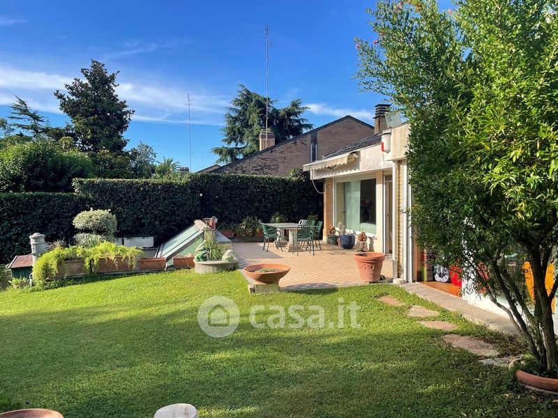Villa in Vendita in Via della Nocetta 61 a Roma 431mq