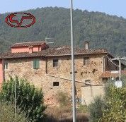 Rustico Casale in Vendita in Castelnuovo dei sabbioni a Cavriglia