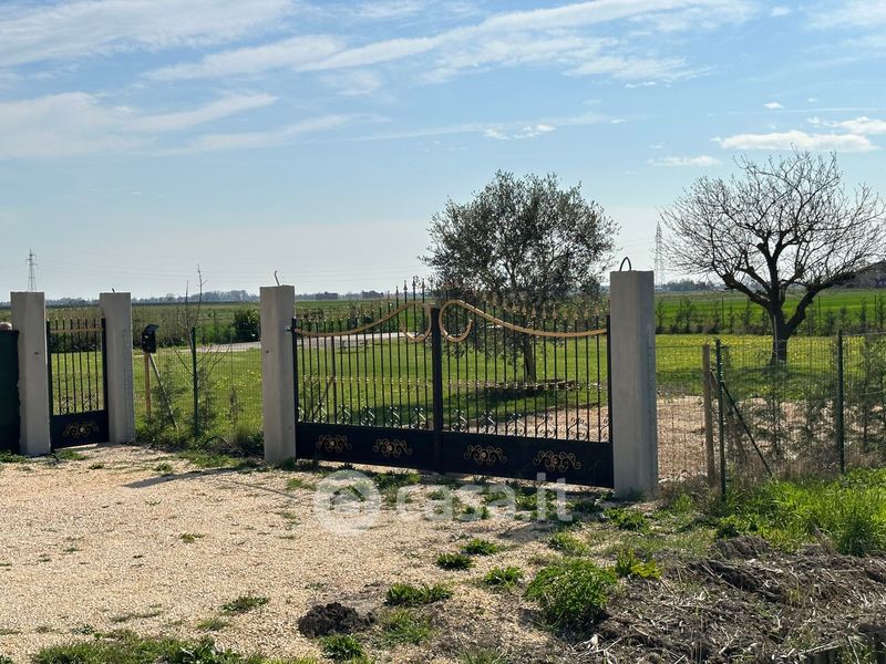 Casa Indipendente in Vendita in Via