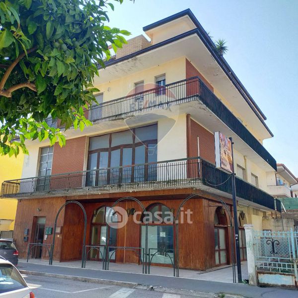 Edificio in Vendita in Viale della Vittoria 158 a Alba Adriatica