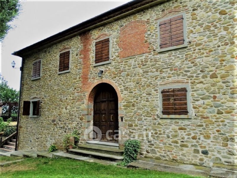 Rustico Casale in Vendita in Castelluccio a Capolona 800mq