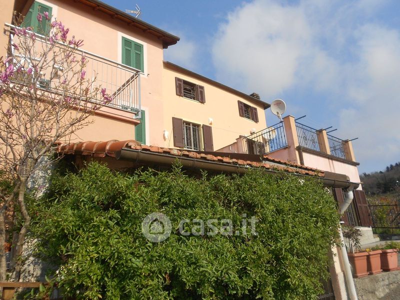 Casa Indipendente in Vendita in Via