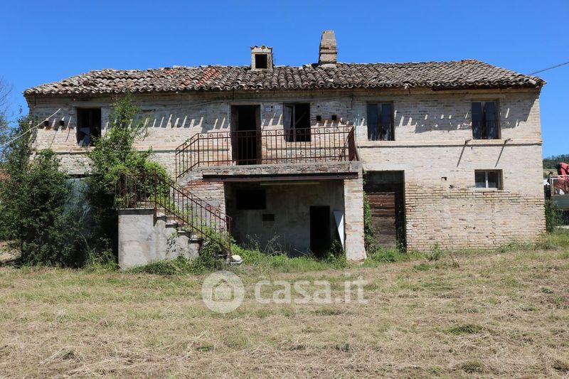 Rustici, Casali Con Giardino Privato In Vendita A Montegiorgio In Zona ...