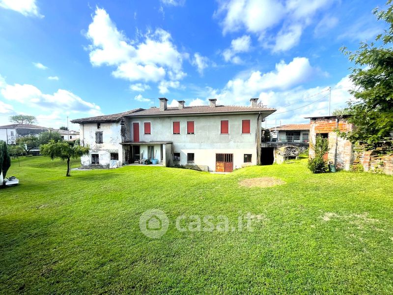 Rustici, casali con giardino in vendita a Bassano del Grappa in zona