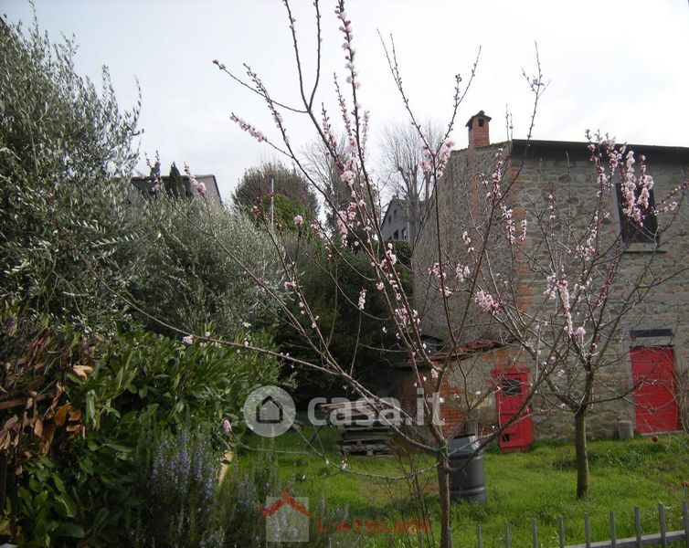 Casa Indipendente in Vendita in zona La Pace Staggiano a Arezzo