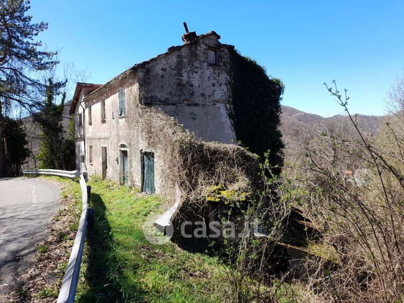 Case Indipendenti in vendita a Torriglia in zona Laccio Casa