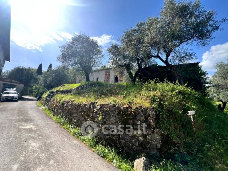 Rystigo Rustico, casale in Vendita in Via di Villa Fontana a Lucca - 300mq ...