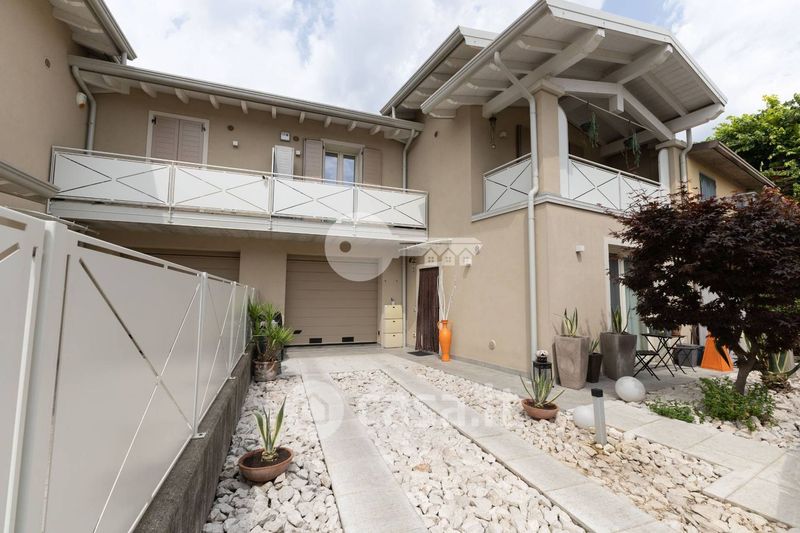 Casa Bifamiliare Trifamiliare In Vendita In Via Molino Di Sopra 29 A 