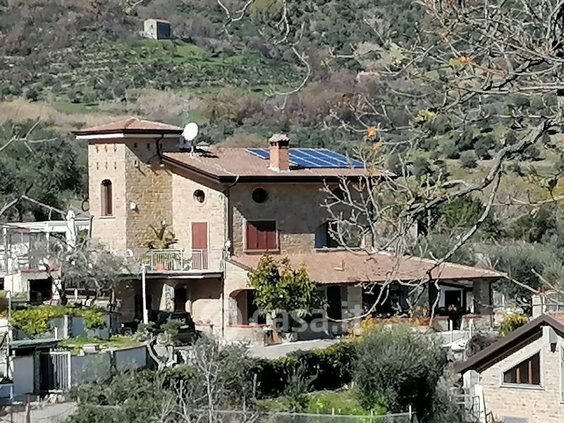 case-con-giardino-privato-in-vendita-a-casal-velino-in-zona-bivio