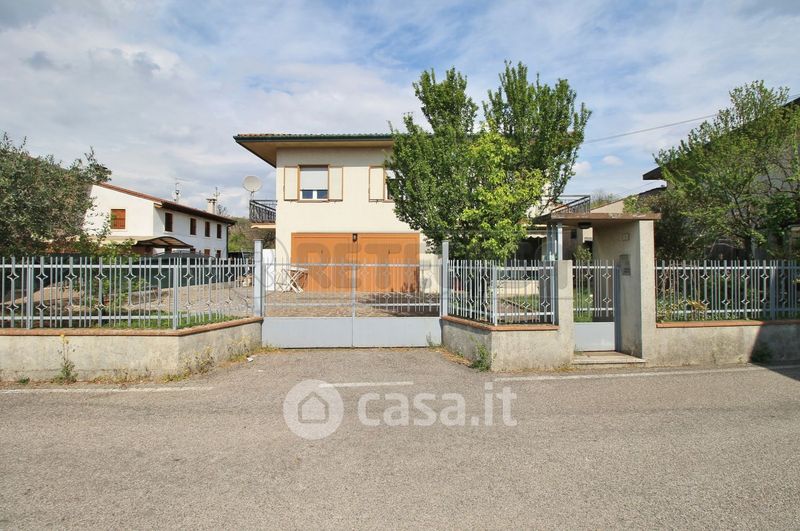 Casa Indipendente in Vendita in Via Dante Alighieri 2 a Gambellara