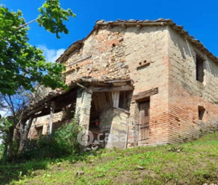 Locale Commerciale In Vendita In Contrada San Martino A Amandola