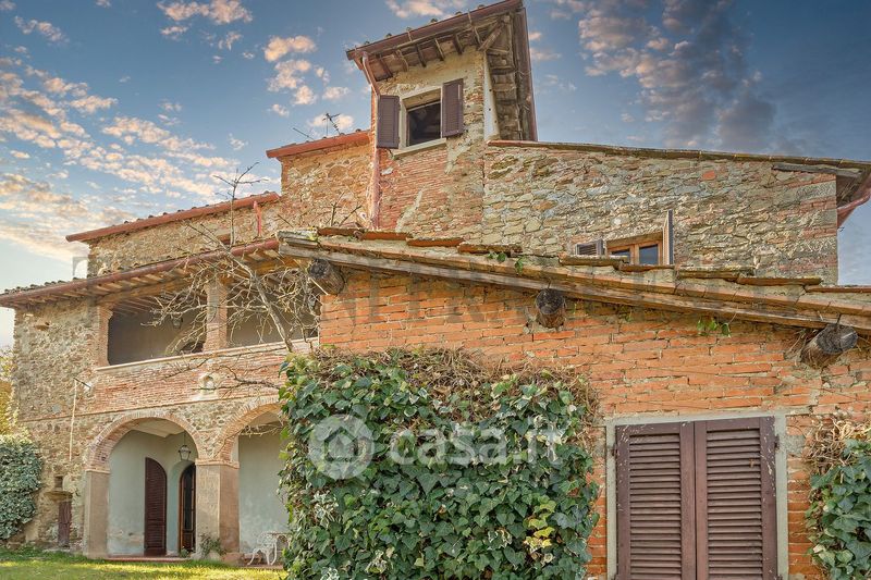 Rustici Casali in vendita a Arezzo in zona Agazzi Olmo San Zeno