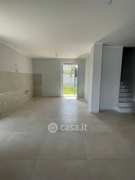 Villa in Vendita in Via Dante Alighieri a Cisterna di Latina